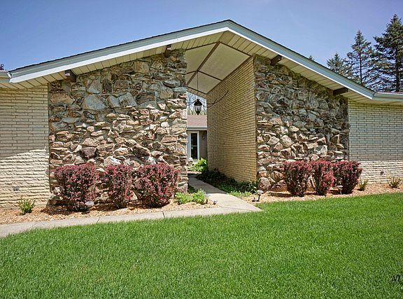 3rd image of 26923 N Greenview Dr