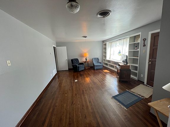 2nd image of 3515 La Joya Dr