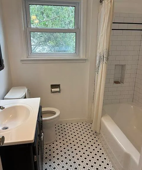 213 W Summit St — Photo 7