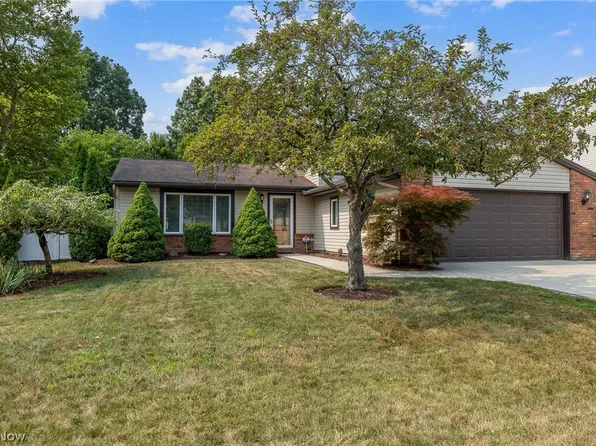 7875 Newcomb Dr, Parma, OH 44129