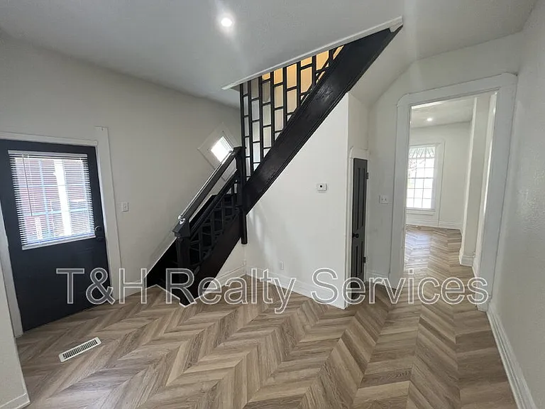 1146 Olive St — Photo 6