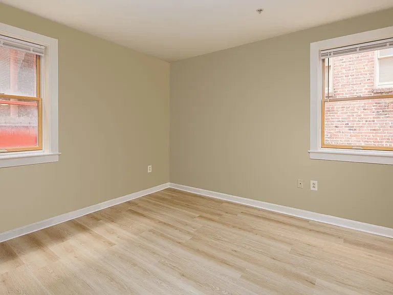Astor Court Apartments — Photo 9