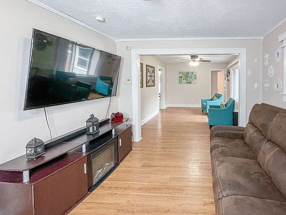 4th image of 4625 Primrose Ave