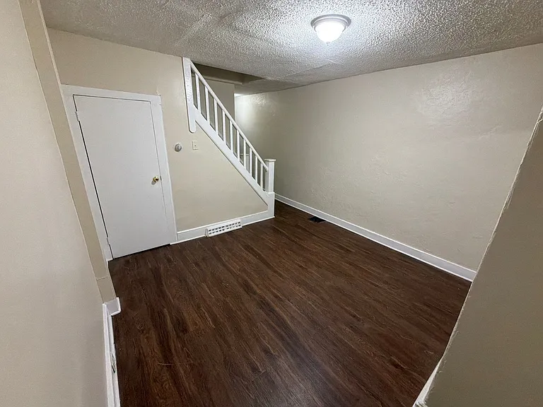 114 Smith Ave — Photo 5