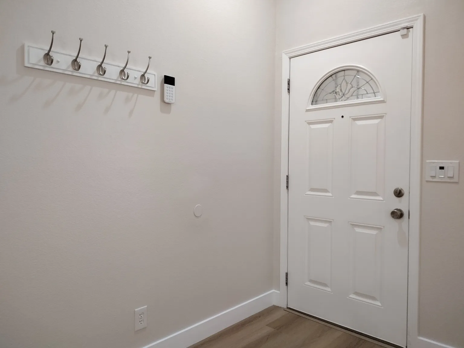 5 bed, 1942 sqft, $3,445 — Photo 3