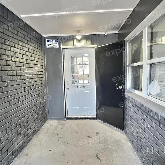 1910 Center Ave — Photo 30