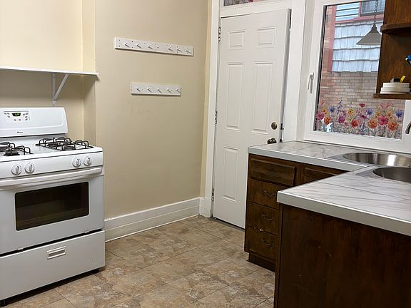 4th image of 826 Farragut St #2