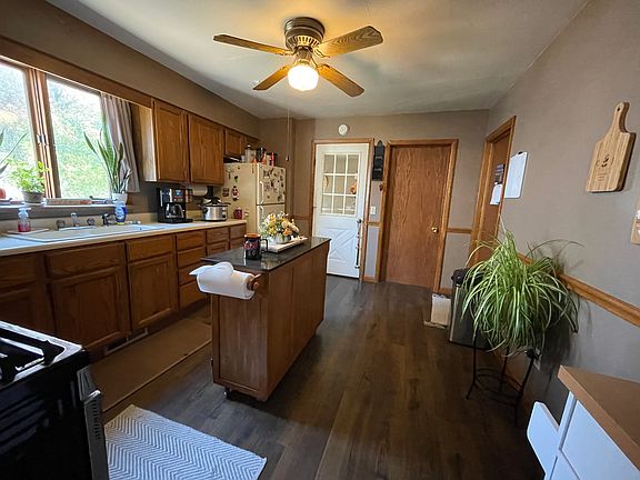 3rd image of 943 W 28th St #1