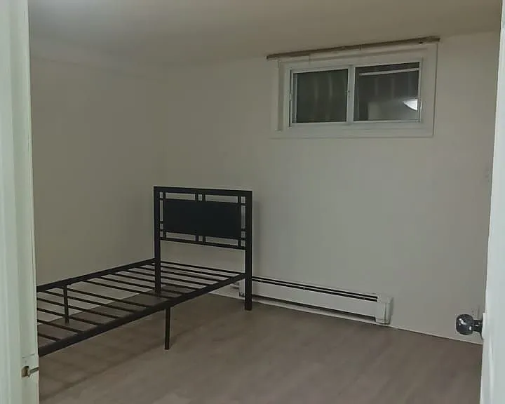 571 Danforth Rd #BASEMENT — Photo 11