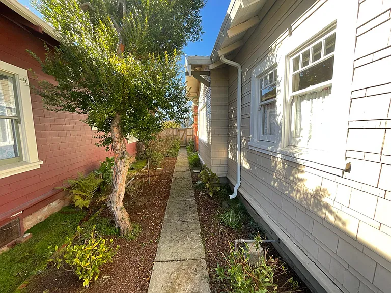 2811 E St — Photo 12