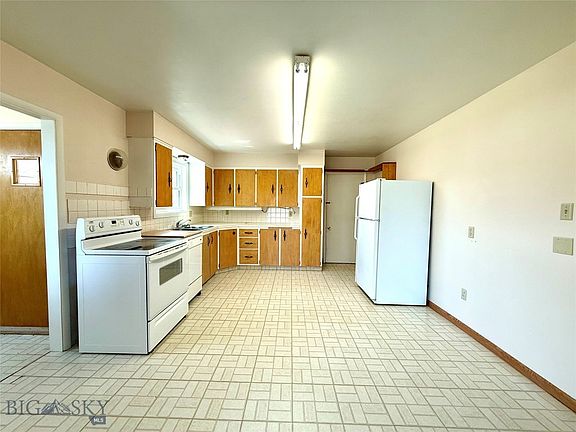 5th image of 918 5th St