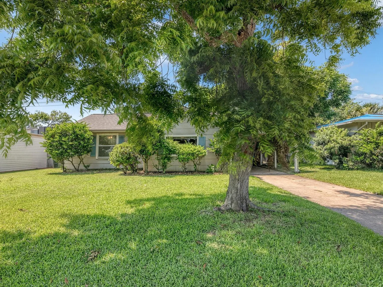 3 bed, 2.0 bath, 1838 sqft, $2,395 — Photo 3