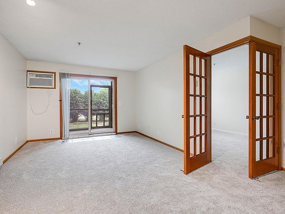 5th image of 2150 Ridge Dr APT 14