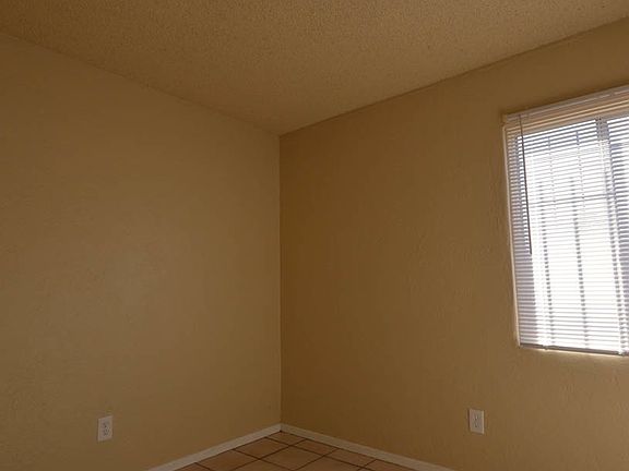5th image of 4742-44 Imperial Ave