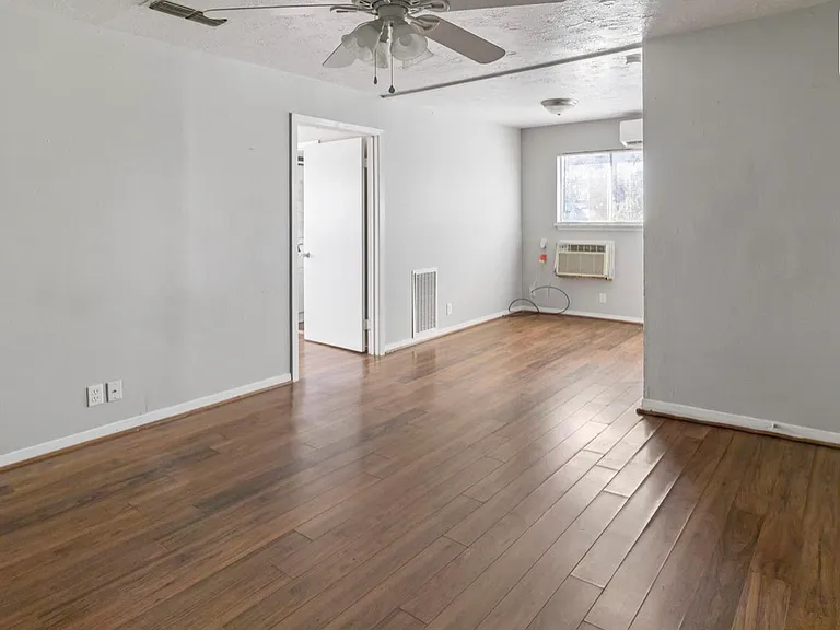 1014 E 23rd St #3 — Photo 4