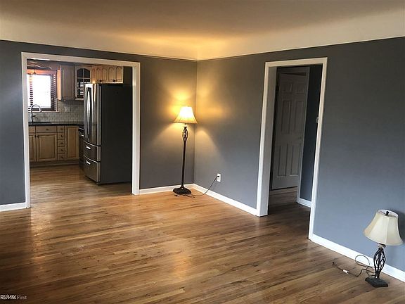 5th image of 24316 Culver St