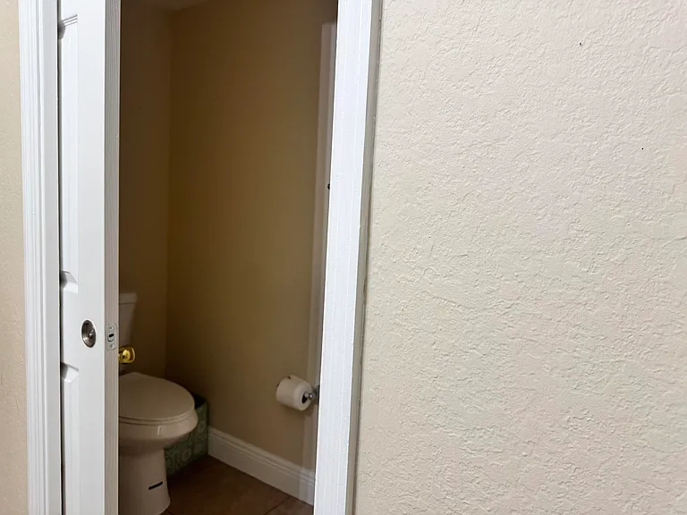 1010 Pipers Cay Dr — Photo 8