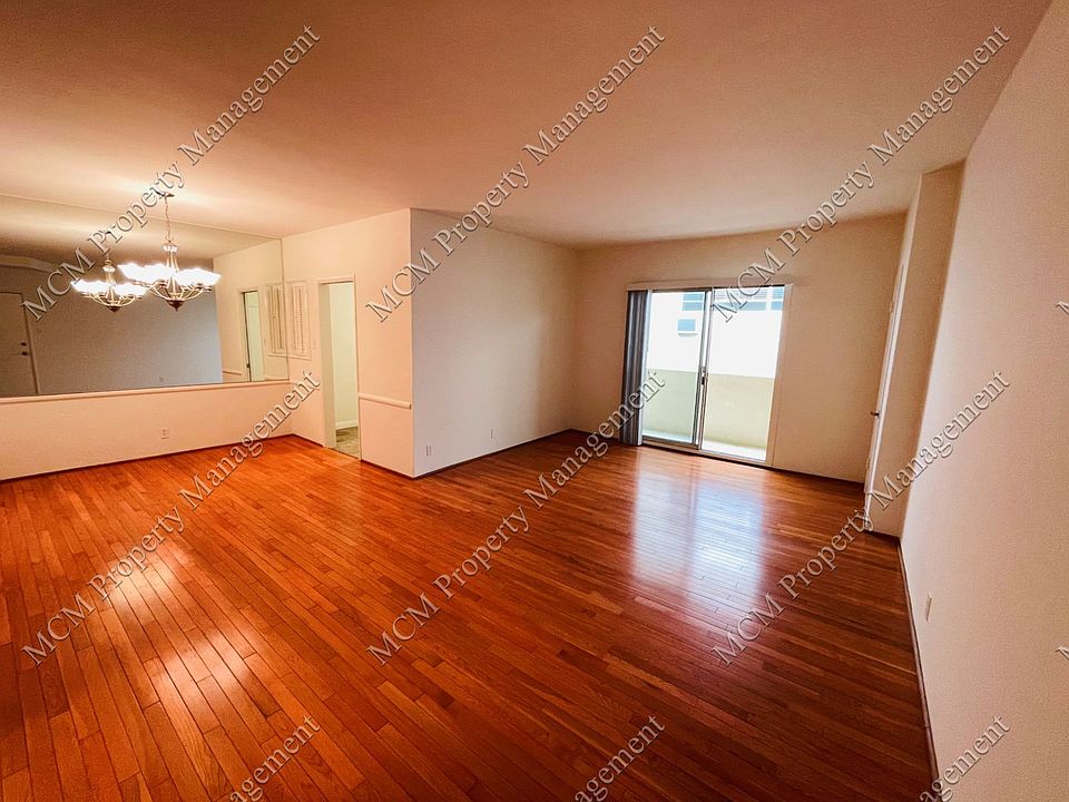 1st image of 308 S Rexford Dr #6