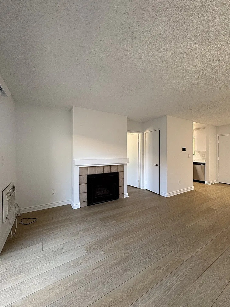 Lido Apartments - 9915 National Blvd — Photo 4