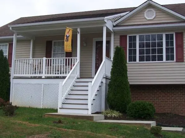 217 Crestside Dr, Evington, VA 24550