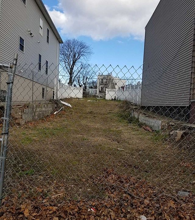 2nd image of 16 Troy St