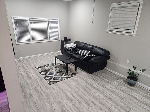 5th image of 194 Louise Dr
