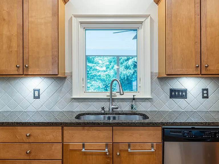 1040 Boulevard Dr NE — Photo 16