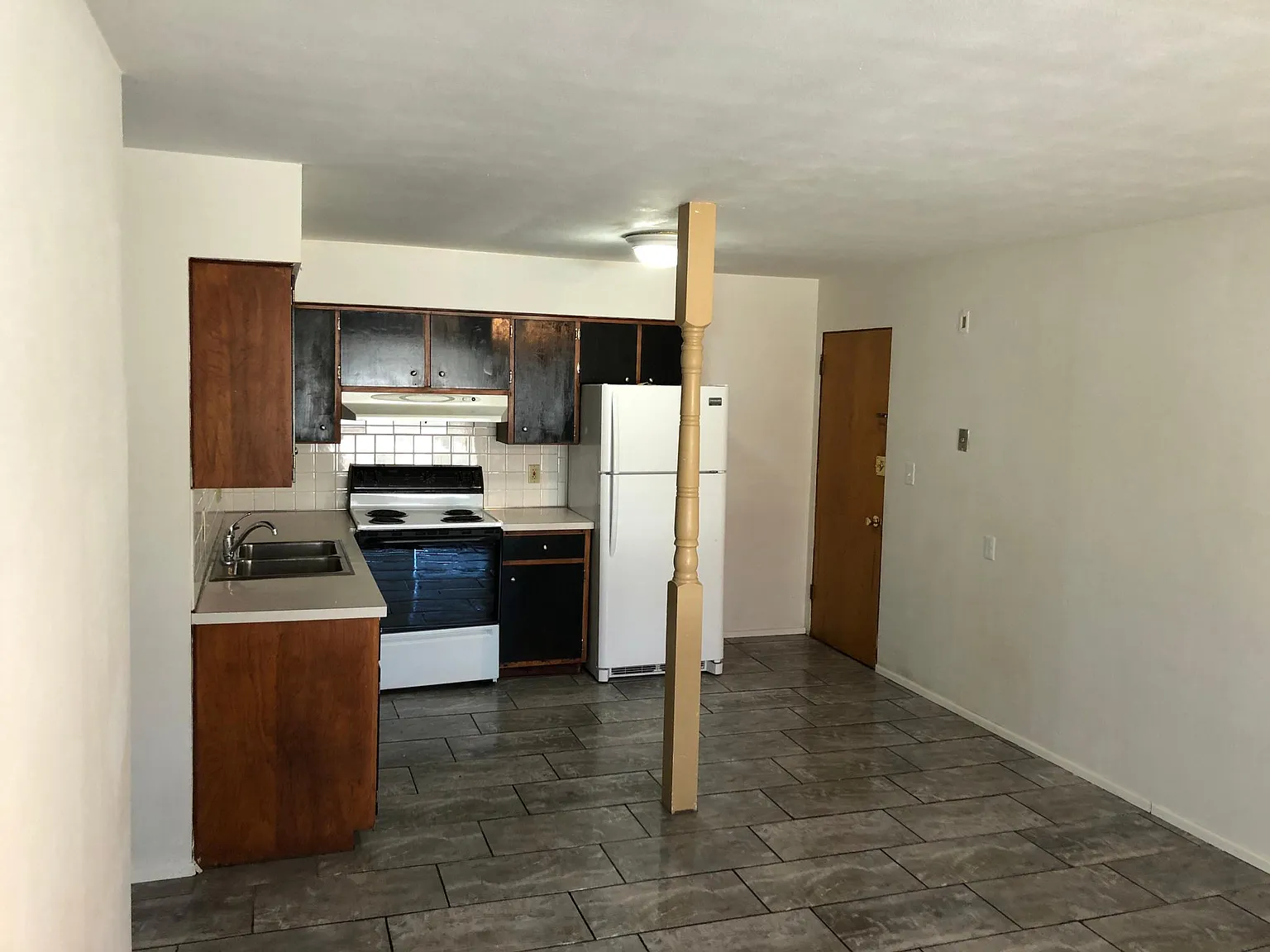 215 Anderson Lane — Photo 4