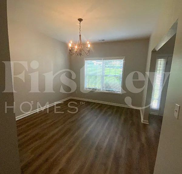 528 Valleyside Dr — Photo 3