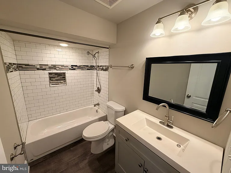 607 Cheraton Rd — Photo 16