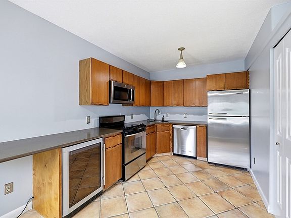 4th image of 44 S View Dr #44