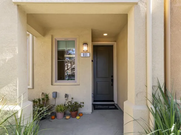 651 Cinnamon Cir, Mountain View, CA 94043