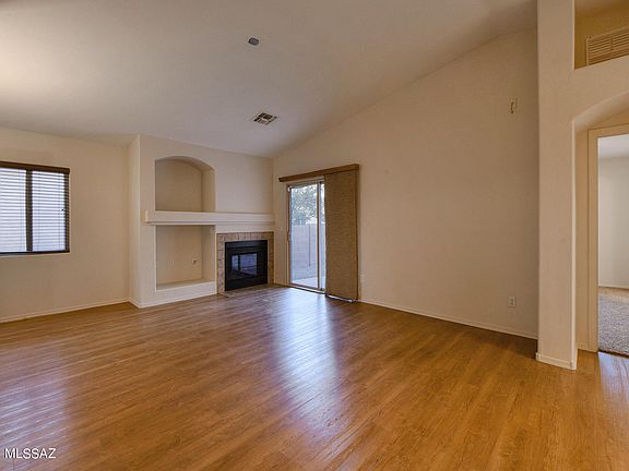 3rd image of 567 W Tara Danette Dr