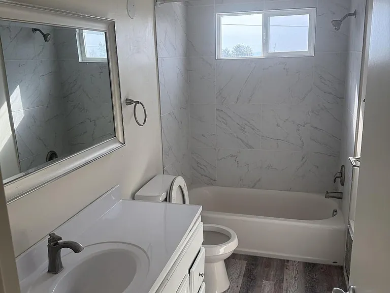 1360 S Main St #1 — Photo 4