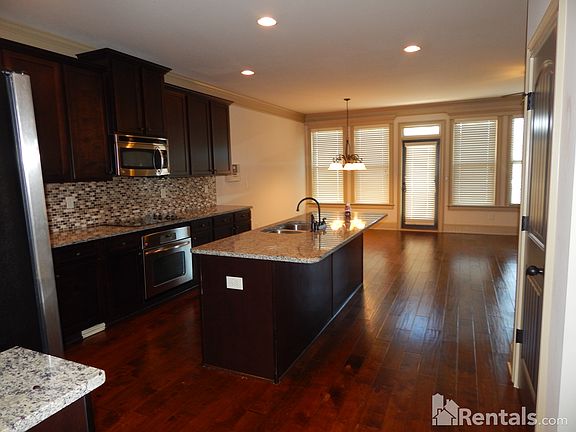 4th image of 1410 Jardin Ct