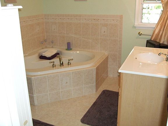 Owner's Suite bath