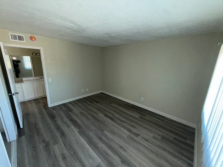 804-850 E Main St #818 — Photo 6