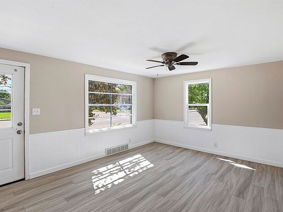 2nd image of 1831 S Oneida St