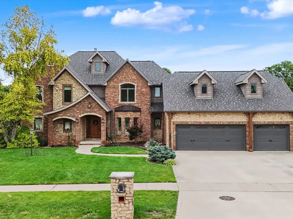 1610 Briarwood Ln, Mahomet, IL 61853