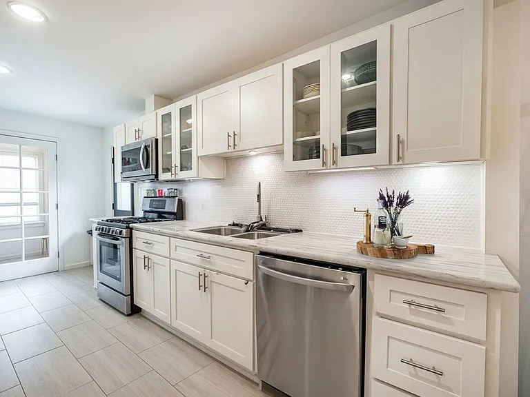 3439 Wentworth St #6 — Photo 3