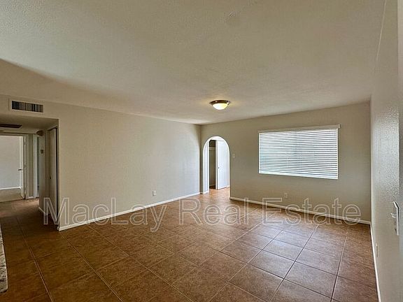 2nd image of 1441 E Diamond Dr