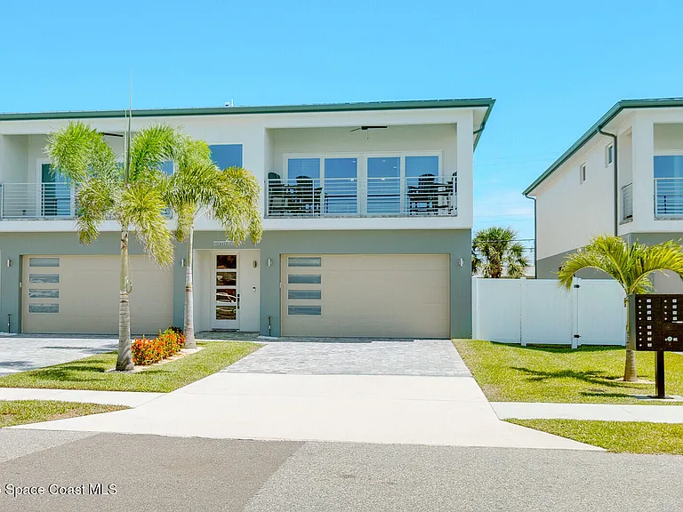 219 6th Ave — Photo 1