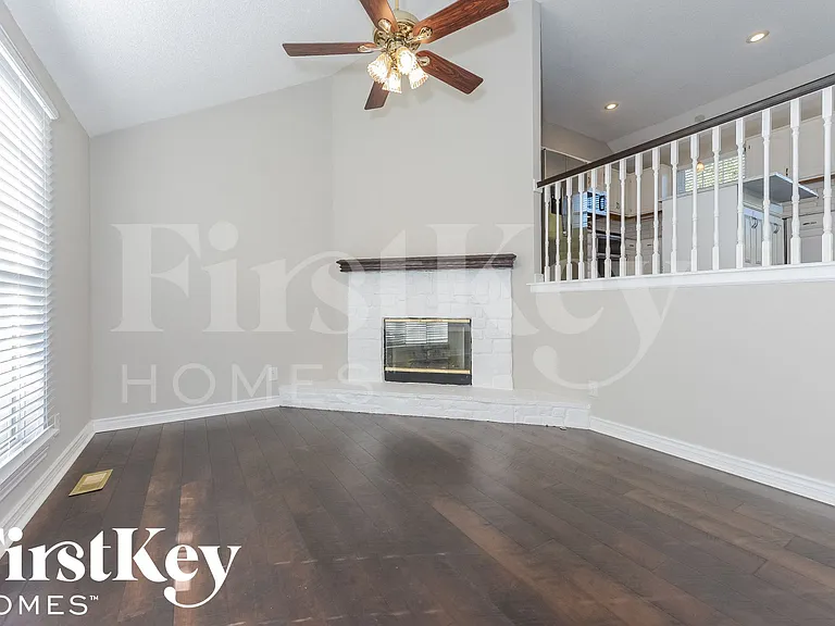 17534 W 111th Ter — Photo 3