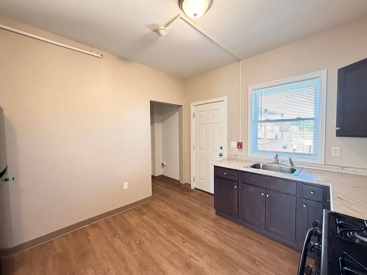 2 bed, 1.0 bath, 674 sqft, $1,695 — Photo 4