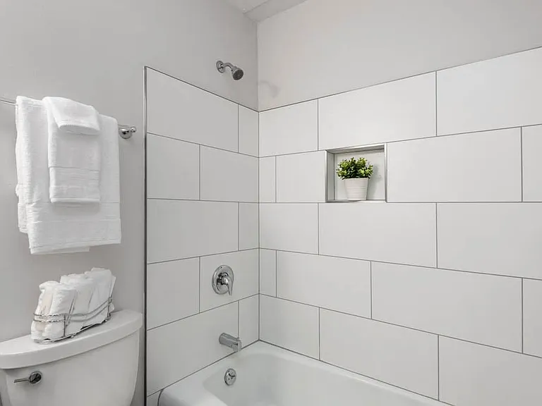 Dolphin Square Apartments — Photo 17