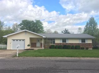 202 Valley Dr, Washington, MO 63090