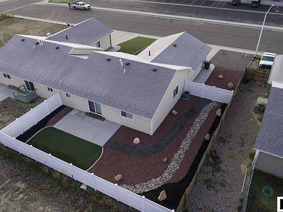 5th image of 918 Beverly Dr