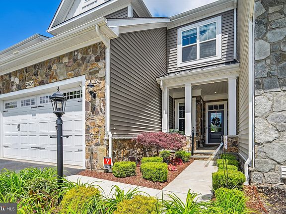 2nd image of 23739 Cypress Glen Sq