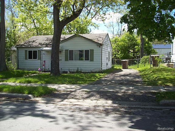2nd image of 735 Emerson Ave