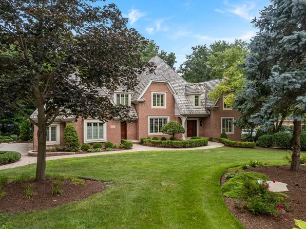 713 Fox Glen Dr, St Charles, IL 60174